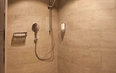 Große begehbare Dusche
