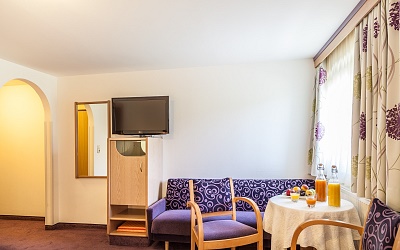gemütliche Sitzecke im Zimmer