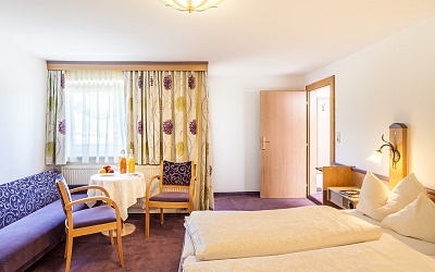 komfortable Zimmer im Ellmauer Hof